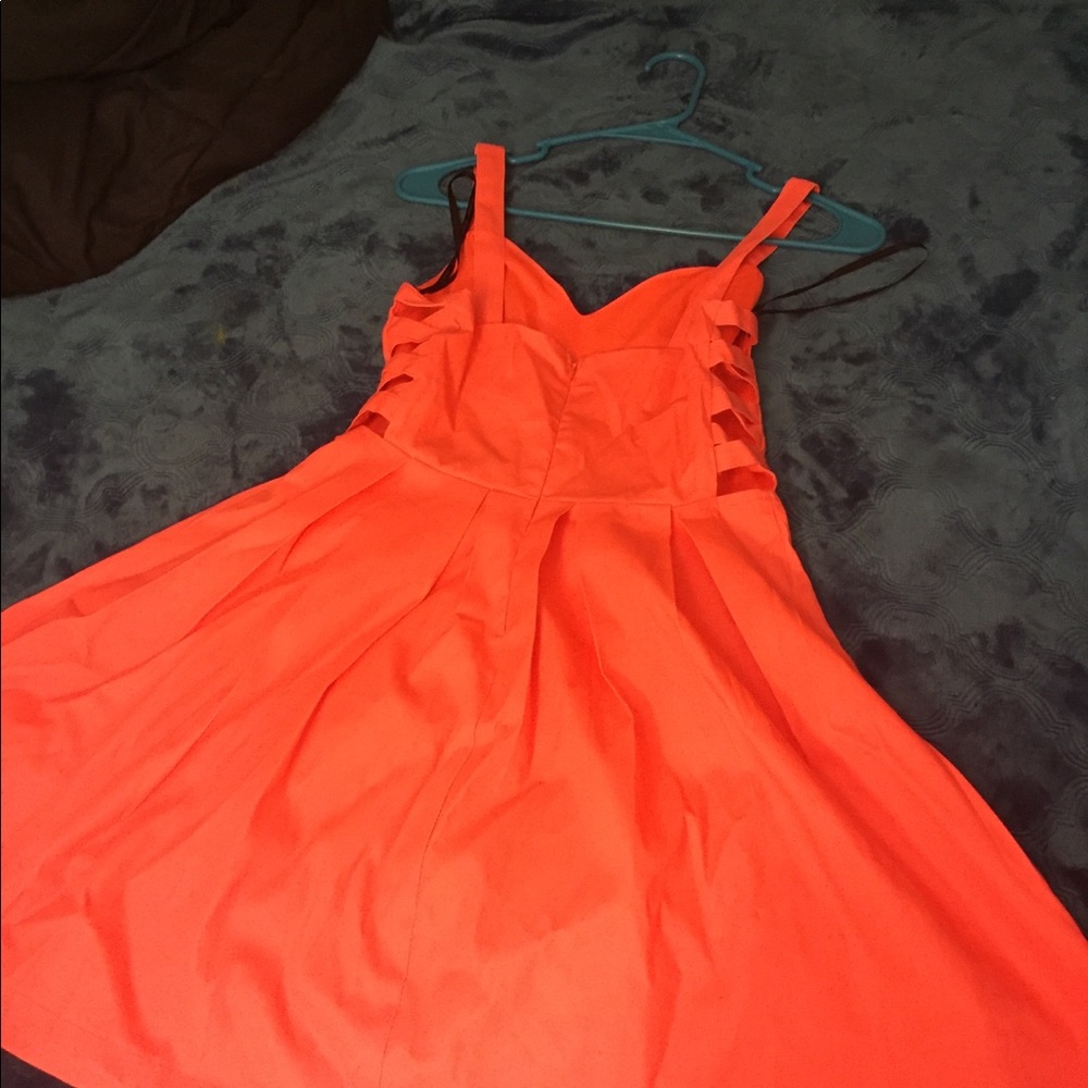 Two dresses - Picture 7 of 8